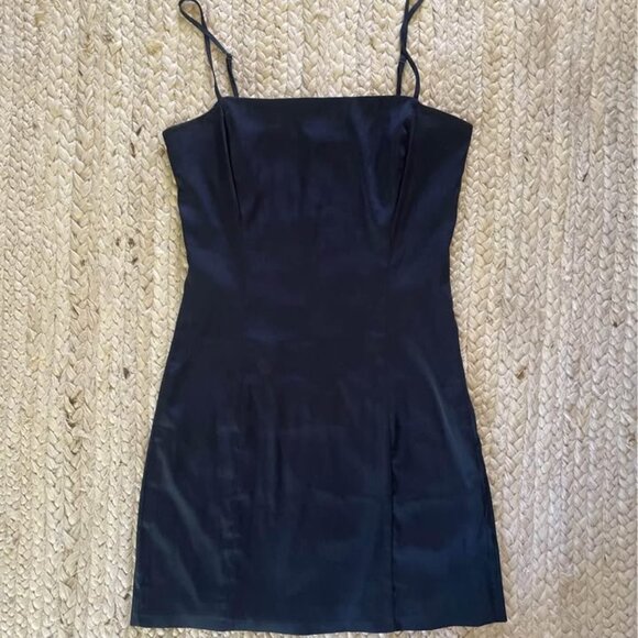 Aritizia Ten Shimmer Satin Dress 2 - Picture 4 of 4